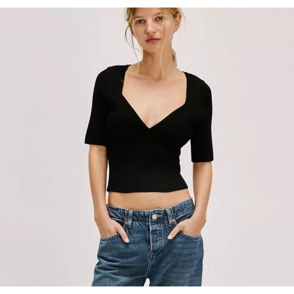 Free People Teagan Swit Top Women Size XS Short Sleeve Deep V Crop Black NEW - Picture 1 of 12